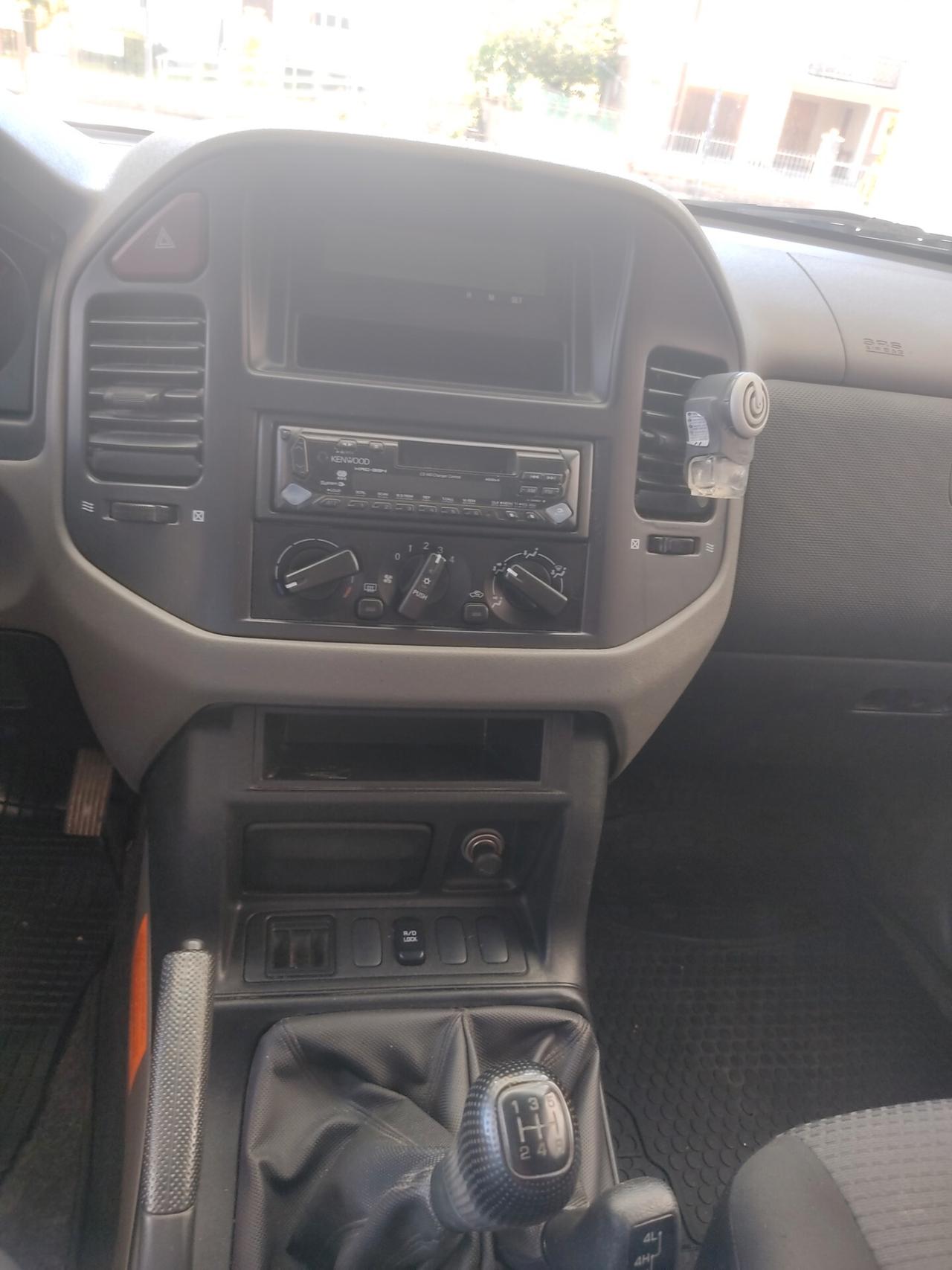 Mitsubishi Pajero 2.5 TDI 3p. GL