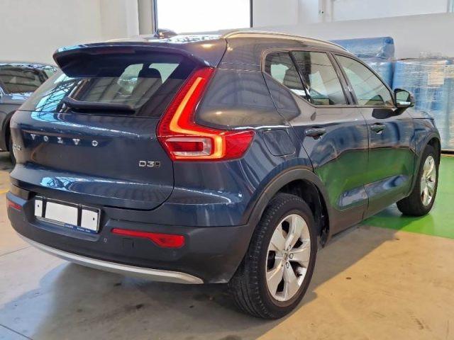 VOLVO XC40 D3 AWD Momentum Pro