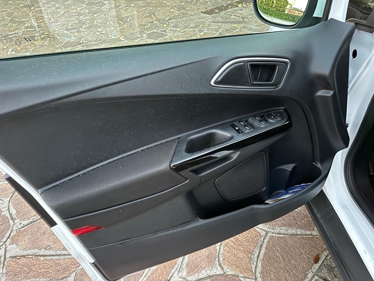 Ford B-Max 1.4 90 CV GPL Titanium Neopatentati