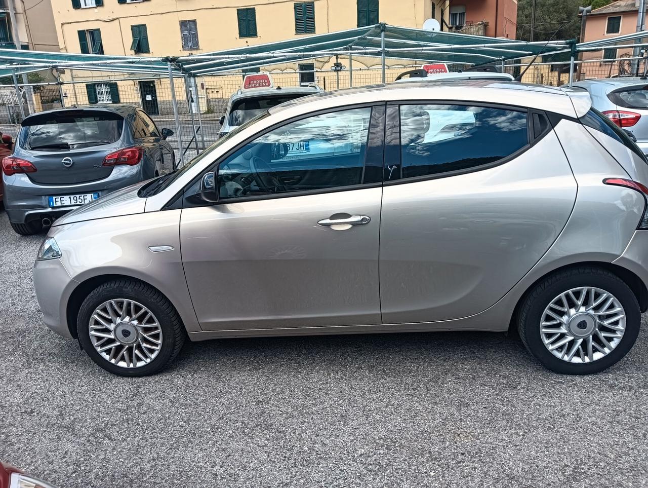 Lancia Ypsilon 1.2 69 CV 5 porte Gold