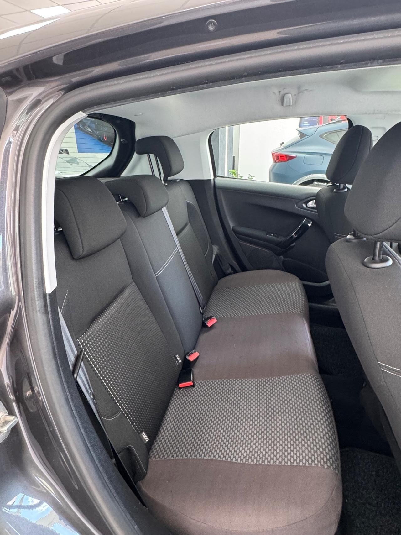 Peugeot 208 BlueHDi 100 S&S 5 porte Allure