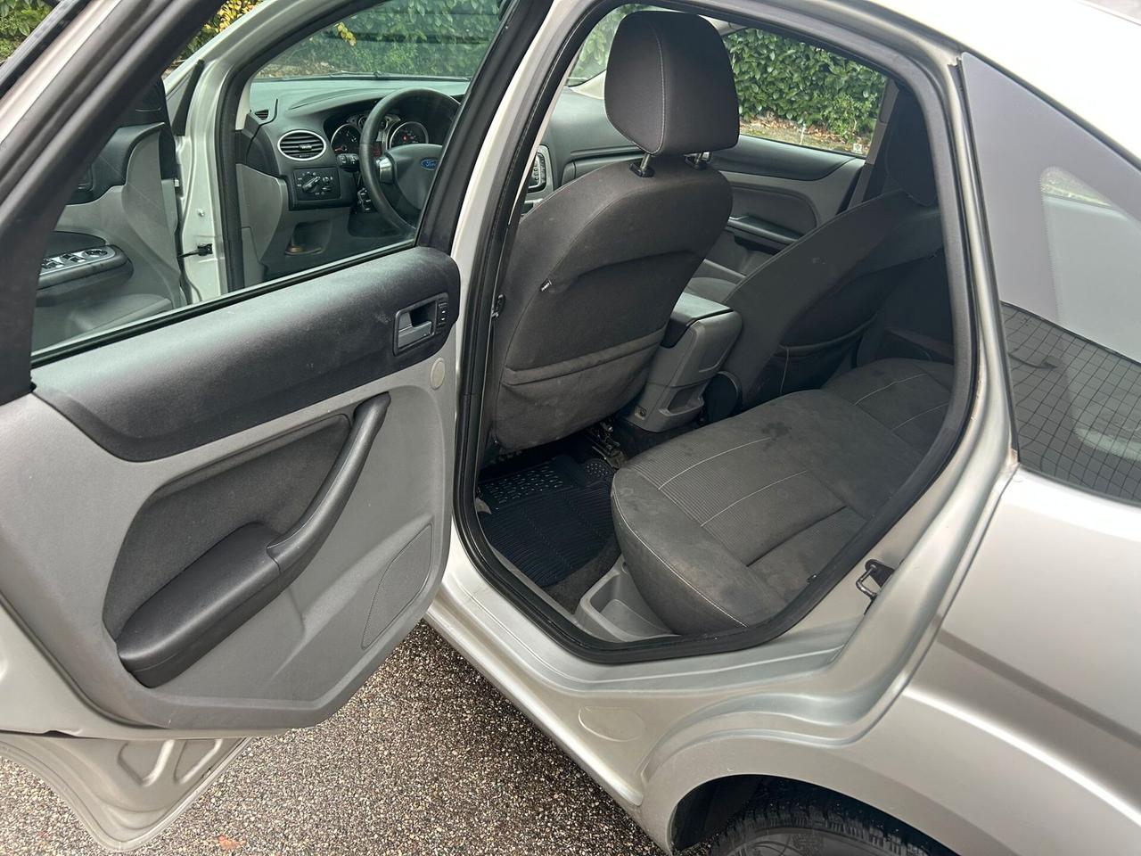 Ford Focus 1.6 (115CV) 5p. Bz.- GPL Titanium