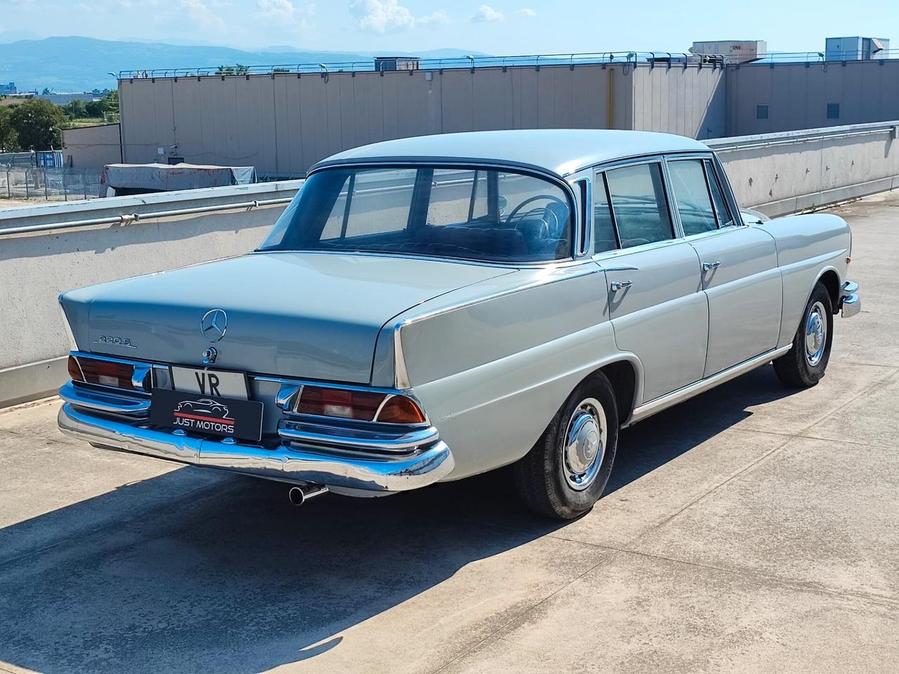 Mercedes-benz 220 S berlina