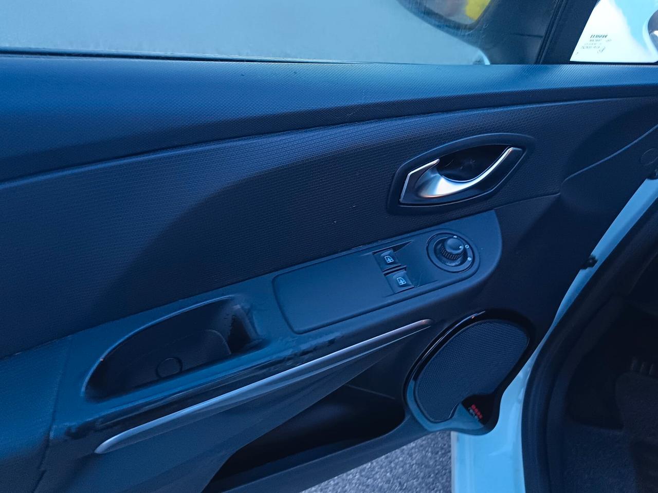 Renault Clio 1.2 75CV 5 DUEL /NEOPATENTATO