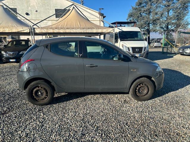 Lancia Ypsilon 0.9 TwinAir 85 CV 5 porte Metano Ecochic Silver - VETTURA GRANDINATA