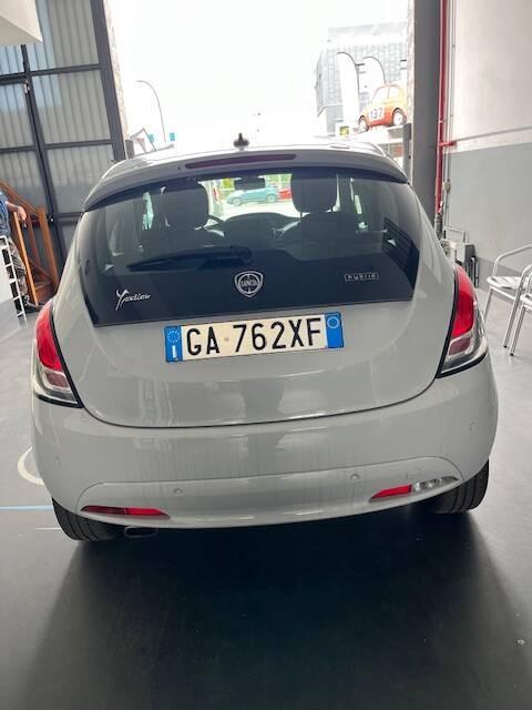 Lancia Ypsilon 1.0 firefly hybrid Gold s&s 70cv