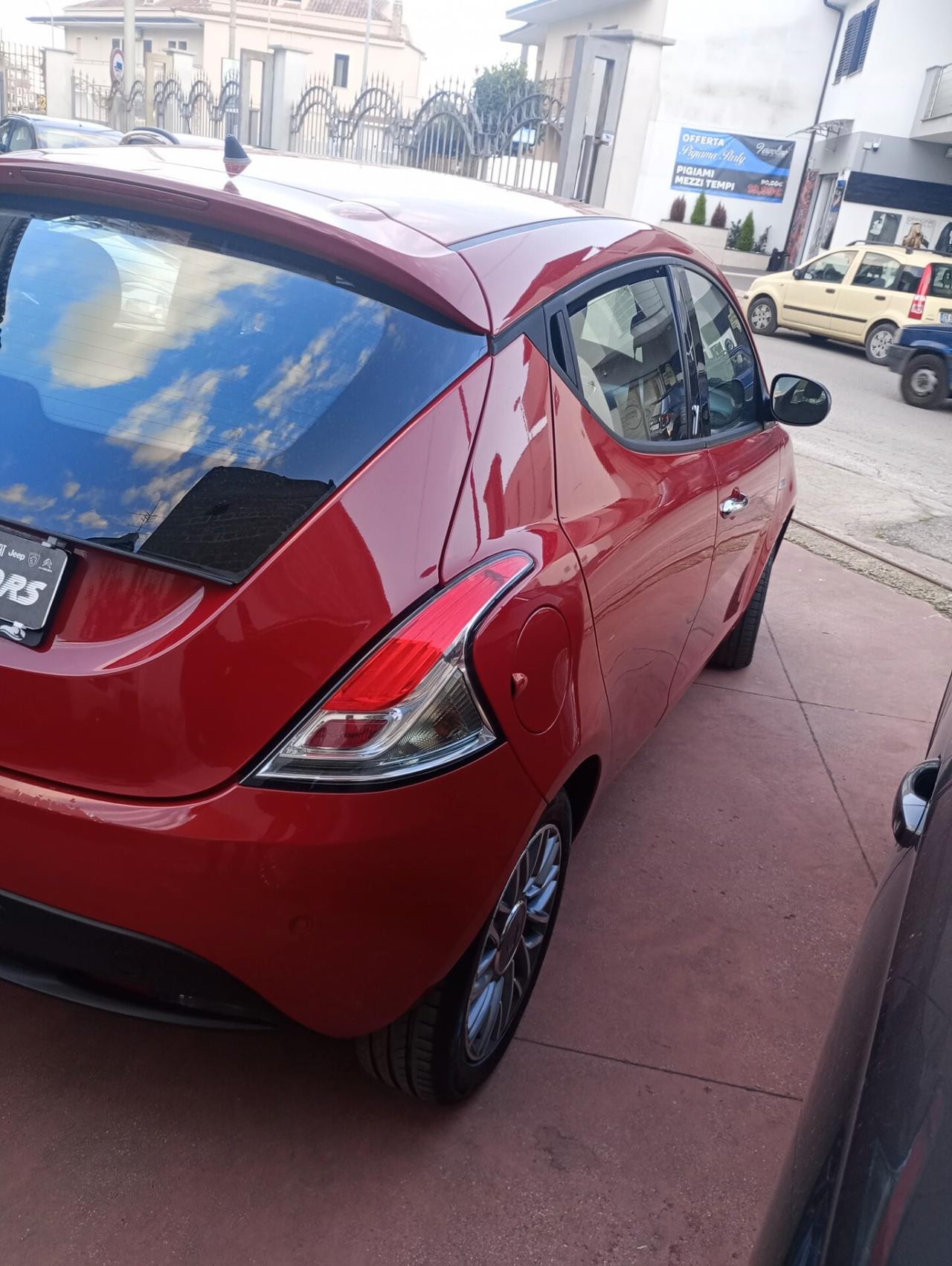 Lancia Ypsilon 1.2 69 CV 5 porte S&S Gold