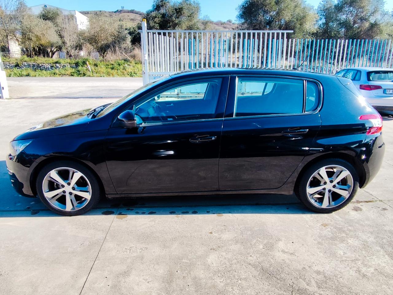 Peugeot 308 BlueHDi 100 S&S Business