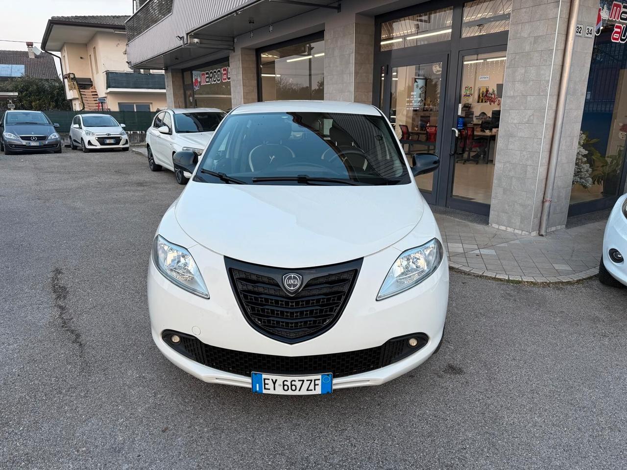 Lancia Ypsilon 1.2 Benzina Neopatentati