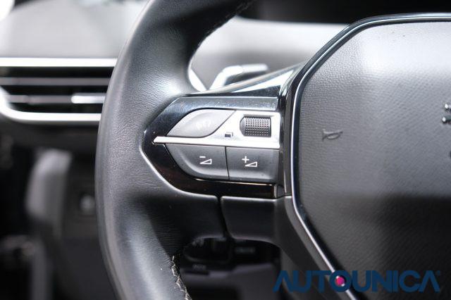 PEUGEOT 3008 HYBRID4 300 E-EAT8 ALLURE PACK
