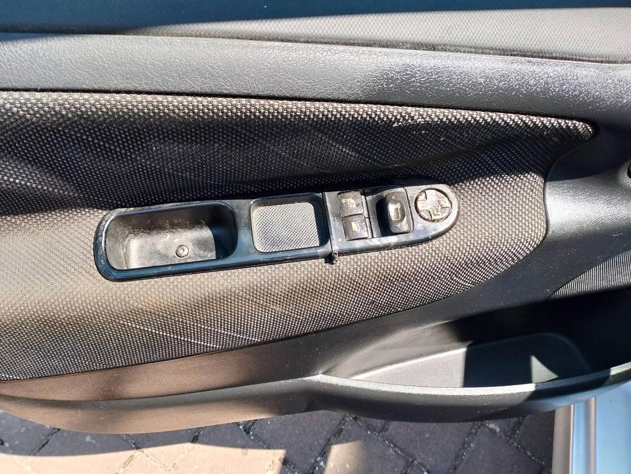 Peugeot 207 1.6 HDi 90CV 5p. XS
