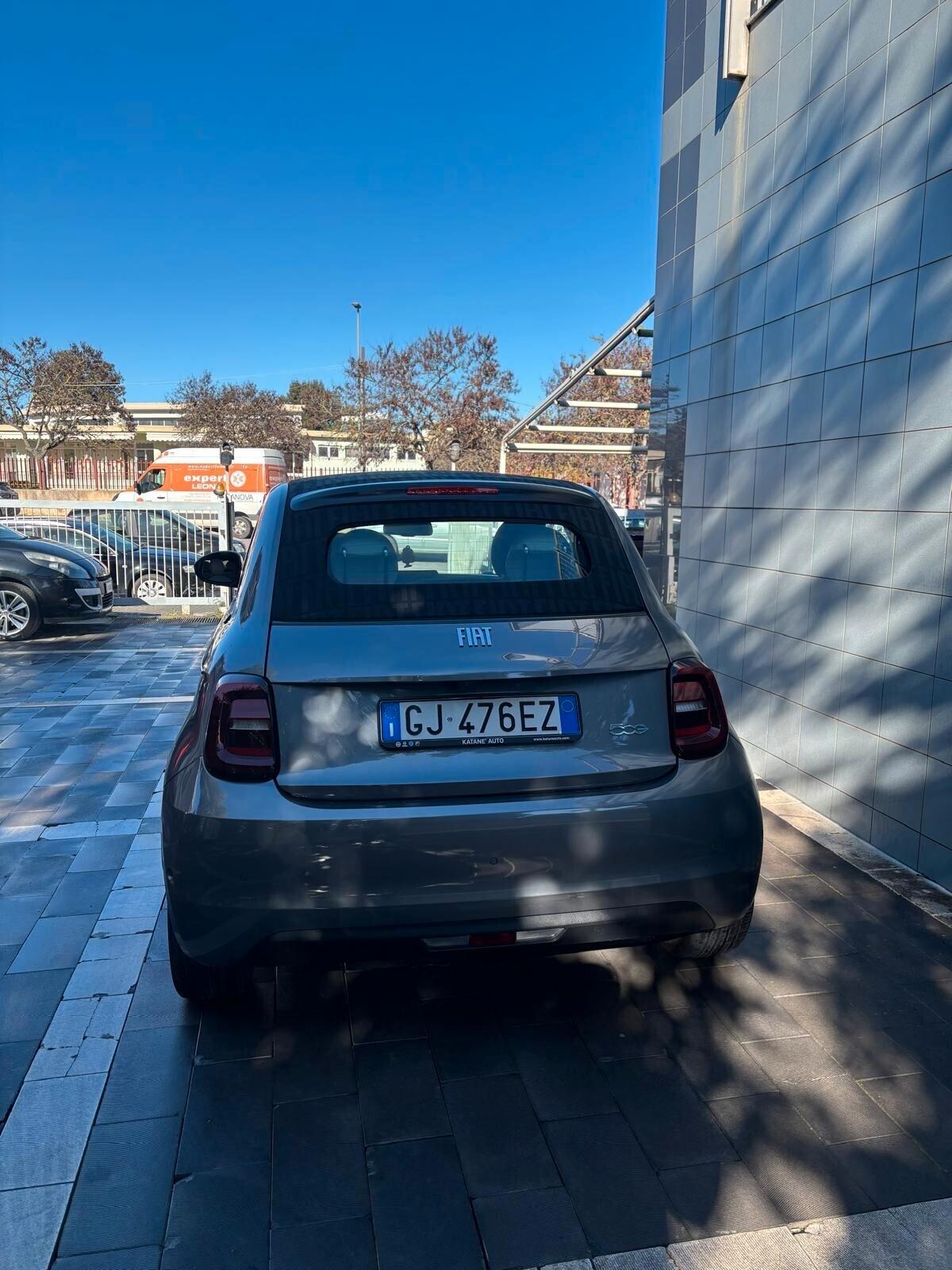 Fiat 500e Cabrio by Bocelli (edizione limitata)