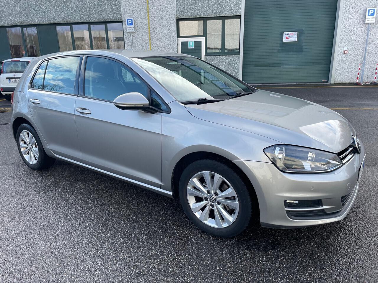 Volkswagen Golf 1.6 TDI 5p.*Navi*Neopatentati*Cerchi*