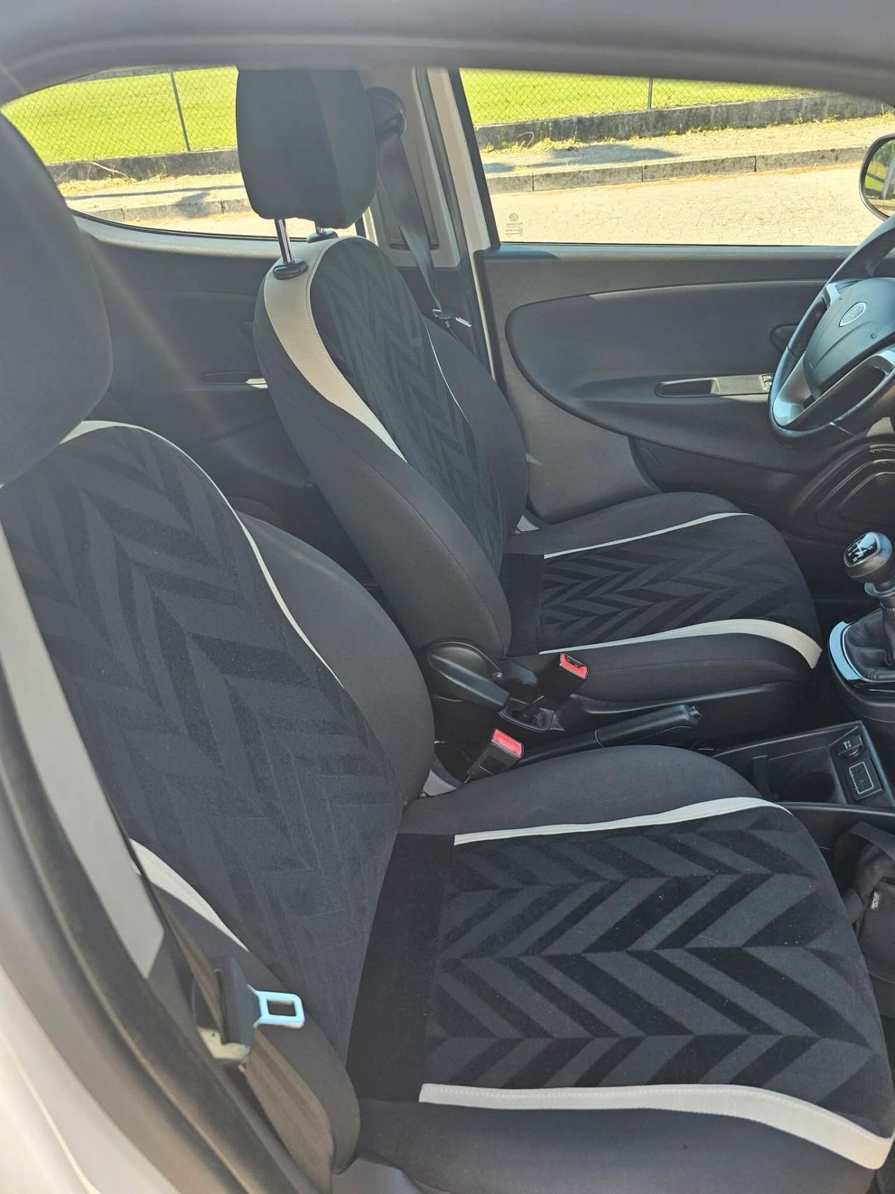 Lancia Ypsilon 1.2 69 CV 5 porte Gold