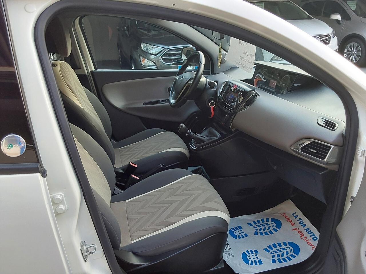 Lancia Ypsilon 0.9 TwinAir 85 CV Metano Ecochic Gold