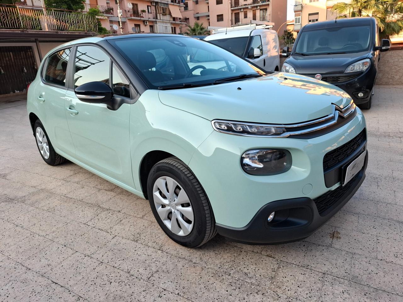 Citroën C3 - 1.2 Pure Tech Fele 105g | Tetto in vetro | Climatizzatore |