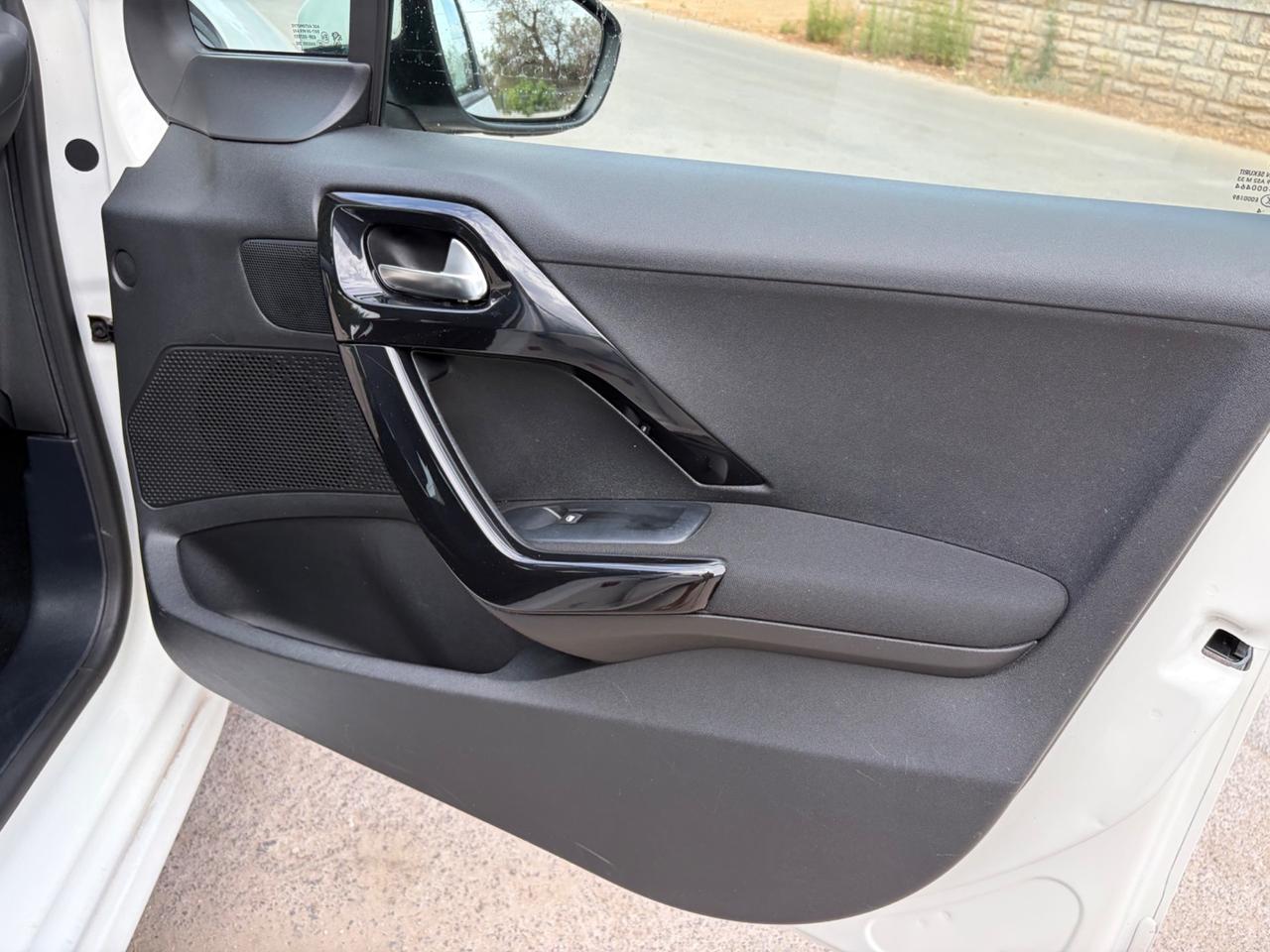 Peugeot 208 1.2 benzina 2014