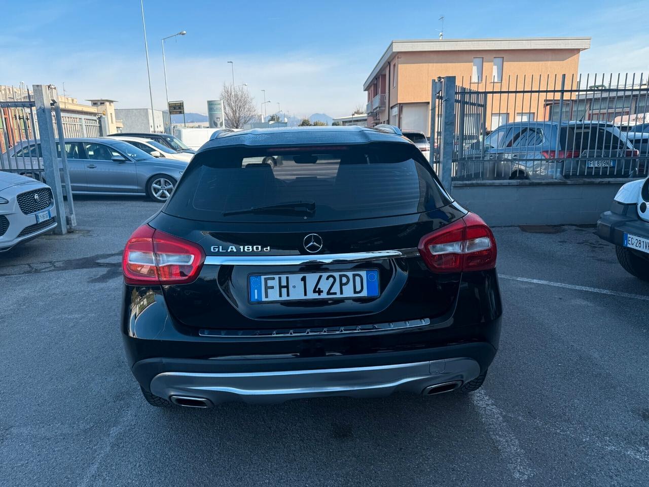 Mercedes-Benz GLA 180 d Business