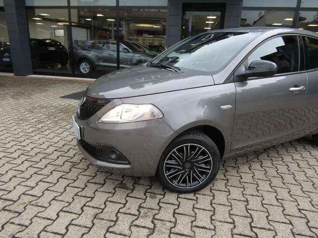 Lancia Ypsilon 1.0 HYBRID ORO,5 POSTI,CLIMA,NEOPATENTATI,KM 0