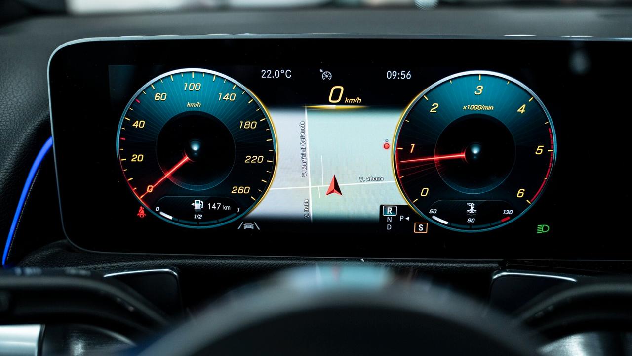 Mercedes-benz GLB 200 D PREMIUM PLUS AMG TETTO PACK LUCI XENON NAVI FULL OPTIONAL