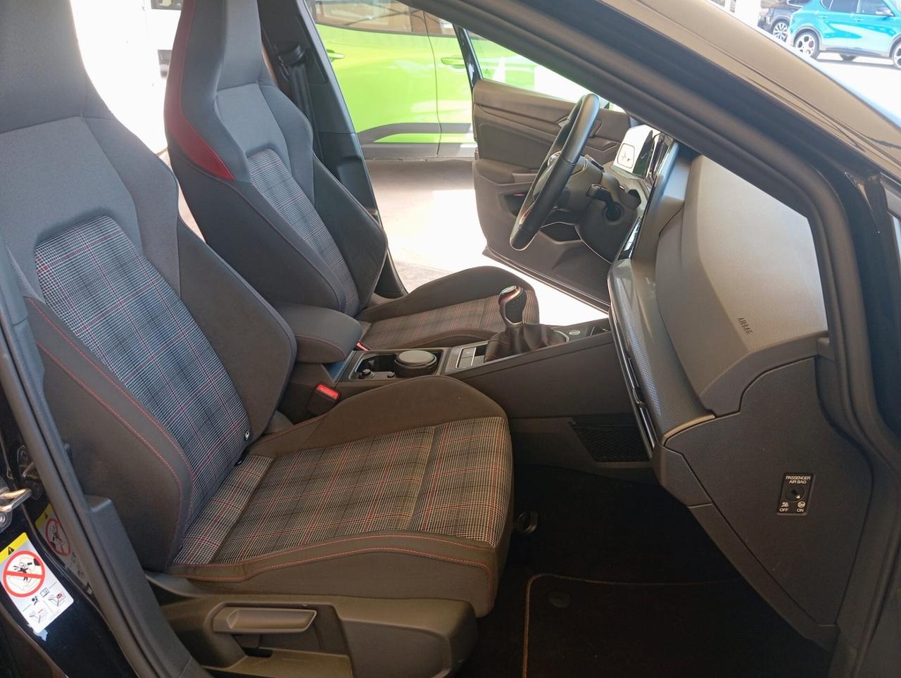 Volkswagen Golf GTI VIII 2.0 TSI