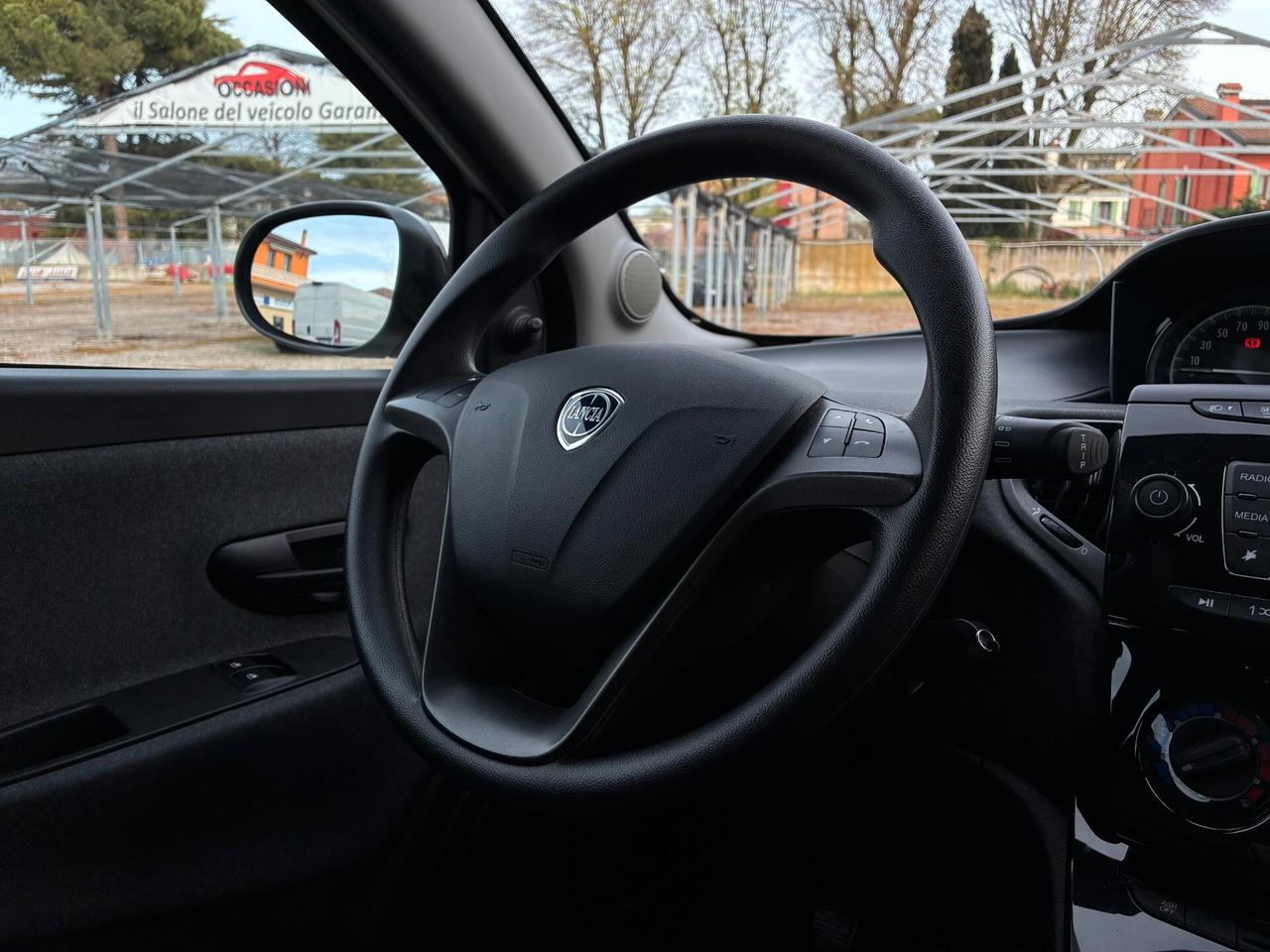 Lancia Ypsilon 1.0 FireFly Hybrid Silver