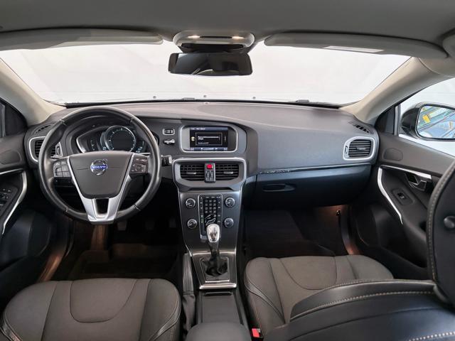 VOLVO V40 Cross Country D2 1.6 Summum