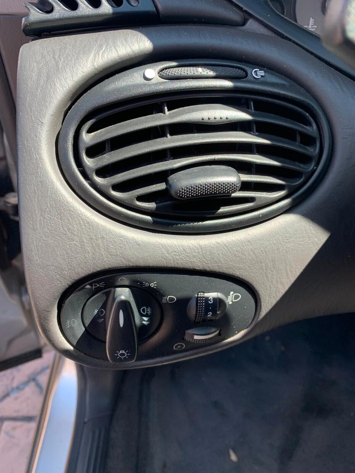 Ford Focus 1.8i 16V cat 5p.