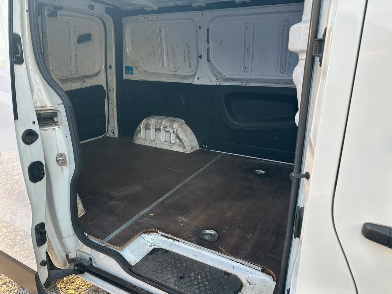 Renault Trafic T27 2.0 dCi 120CV PC-TN