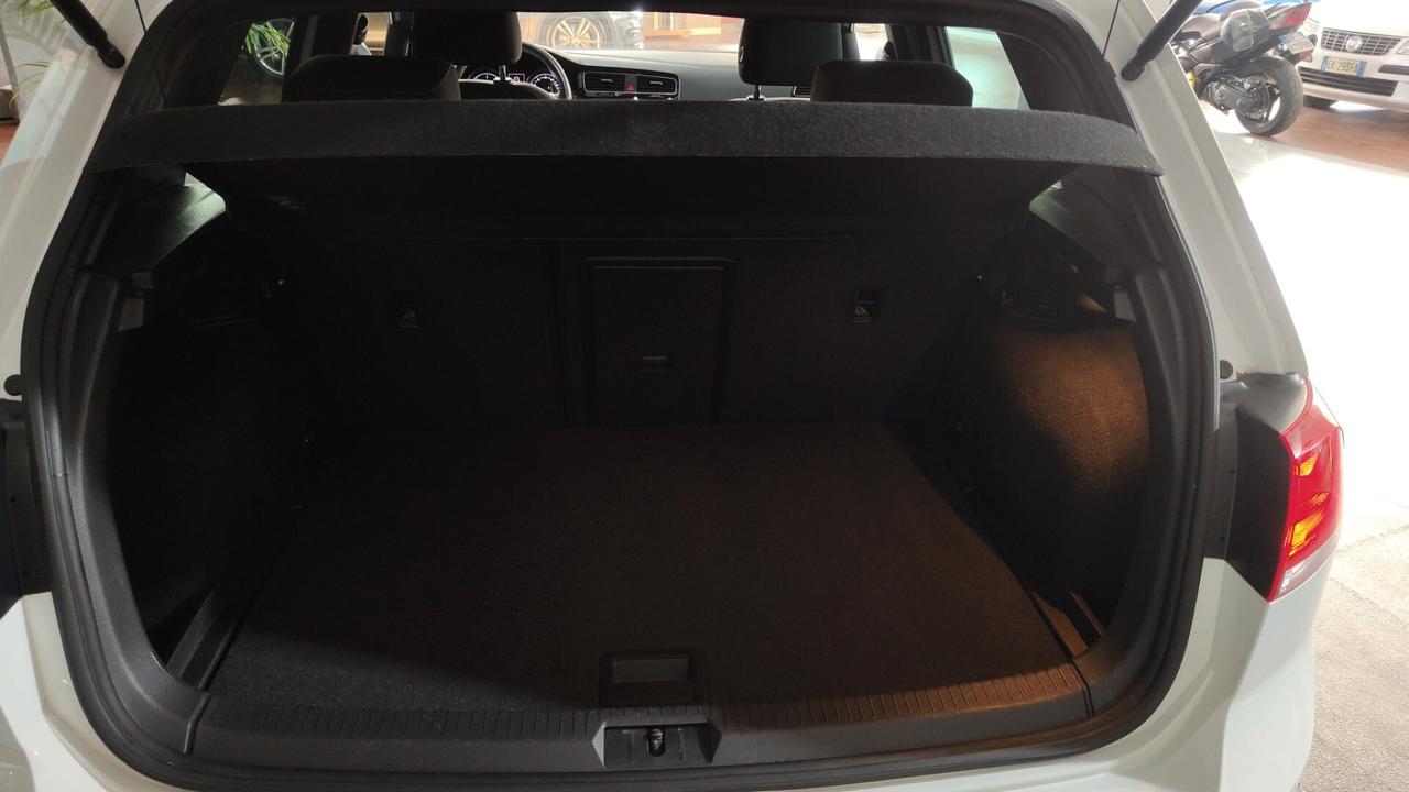 Volkswagen Golf 2.0 TDI DSG R-LINE 5p. BlueMotion Technology