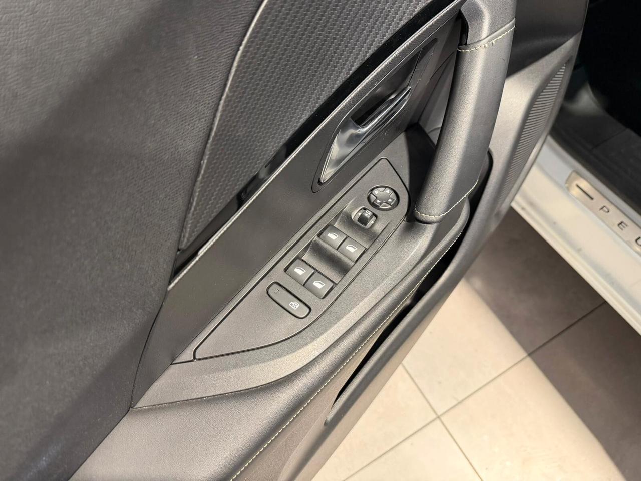 Peugeot 2008 BlueHDi 130 S&S EAT8 GT