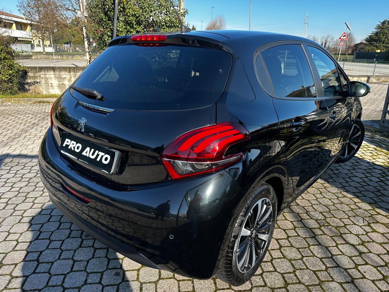 Peugeot 208 PureTech 82 Stop&Start 5 porte Allure GPL