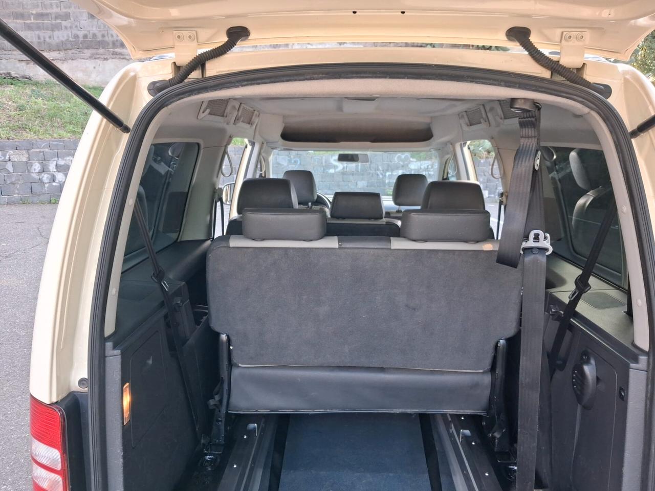 Volkswagen Caddy Pianale ribassato con rampa disabili in carrozzina
