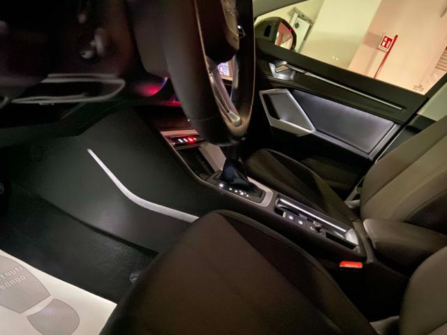 AUDI Q3 35 2.0 TDI S tronic Business Advanced COCKPIT