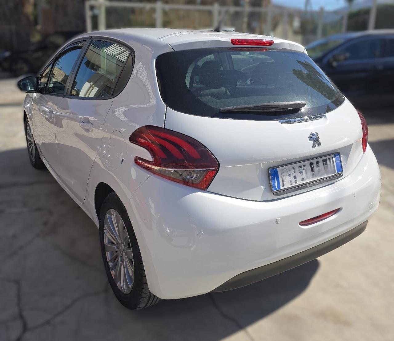 Peugeot 208 PureTech 82 5p. GPL Allure