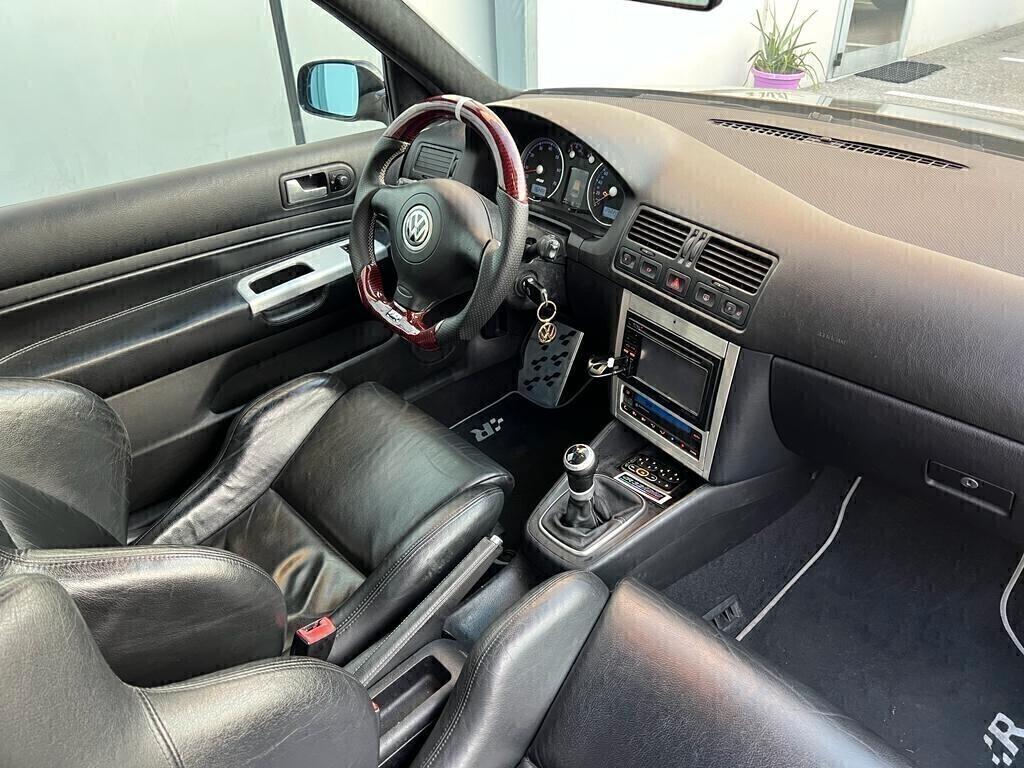 Volkswagen Golf R32