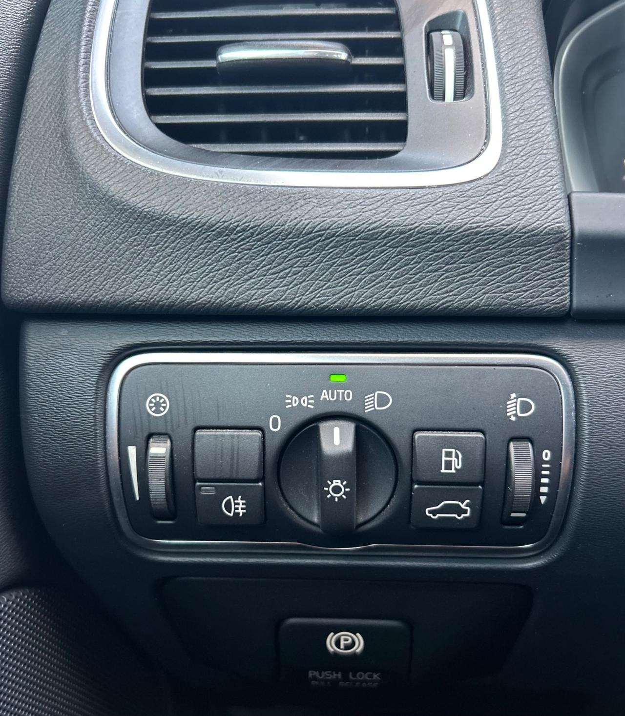 Volvo V60 Geartronic R-Design Momentum
