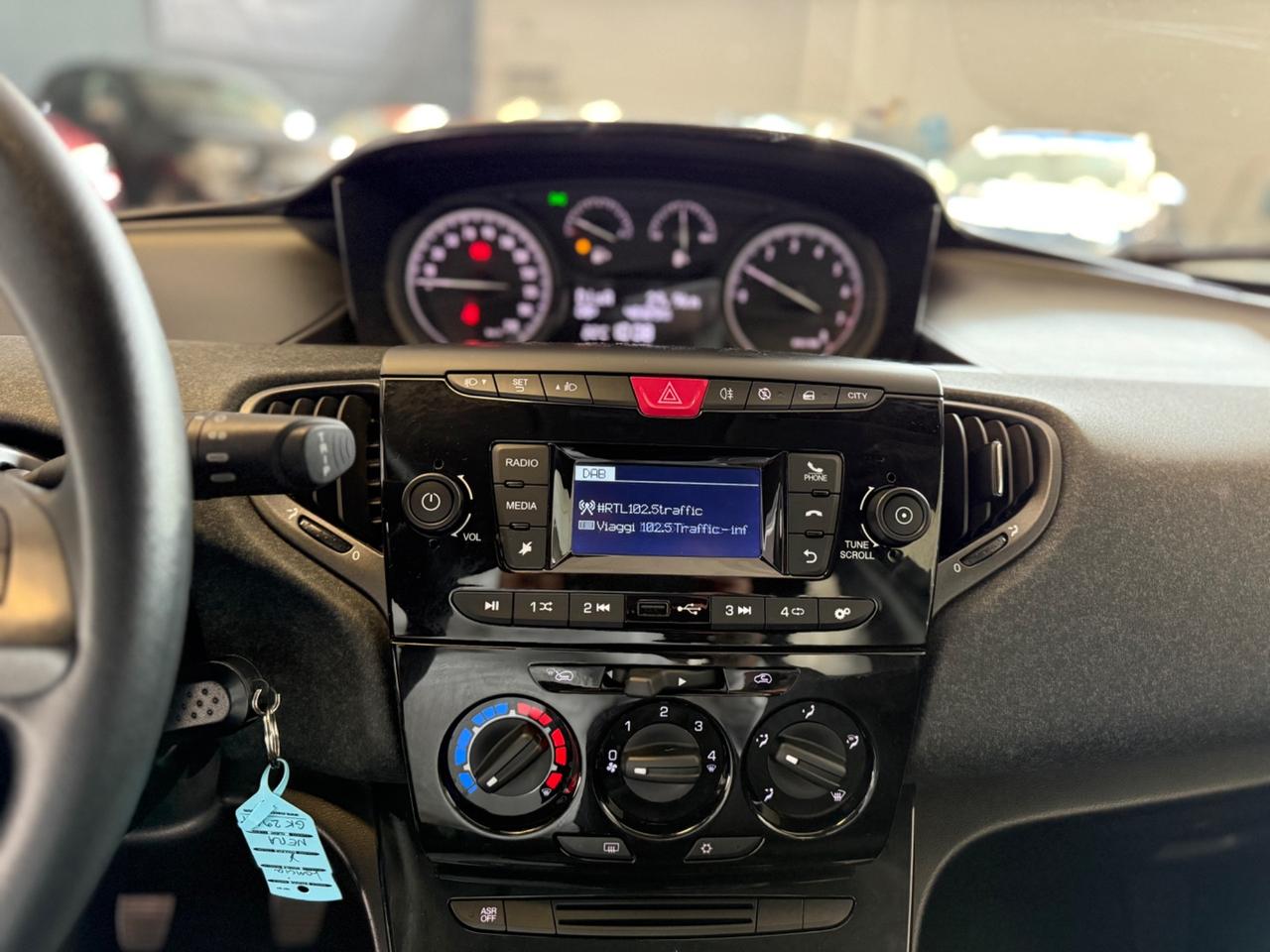 Lancia Ypsilon 1.0 FireFly 5 porte S&S Hybrid Silver