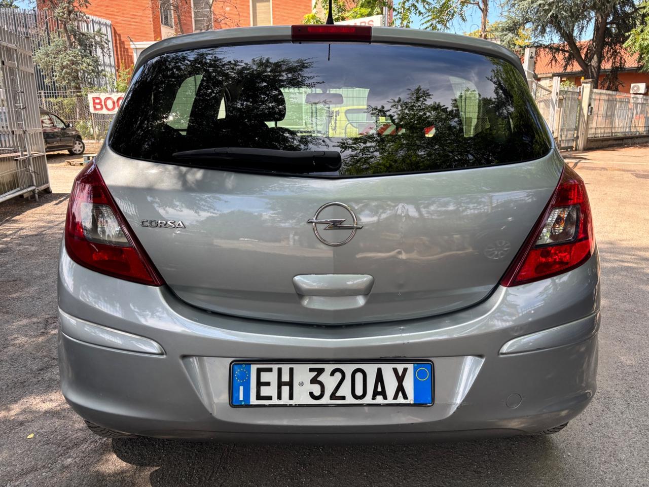 Opel Corsa 1.2 5 porte Club