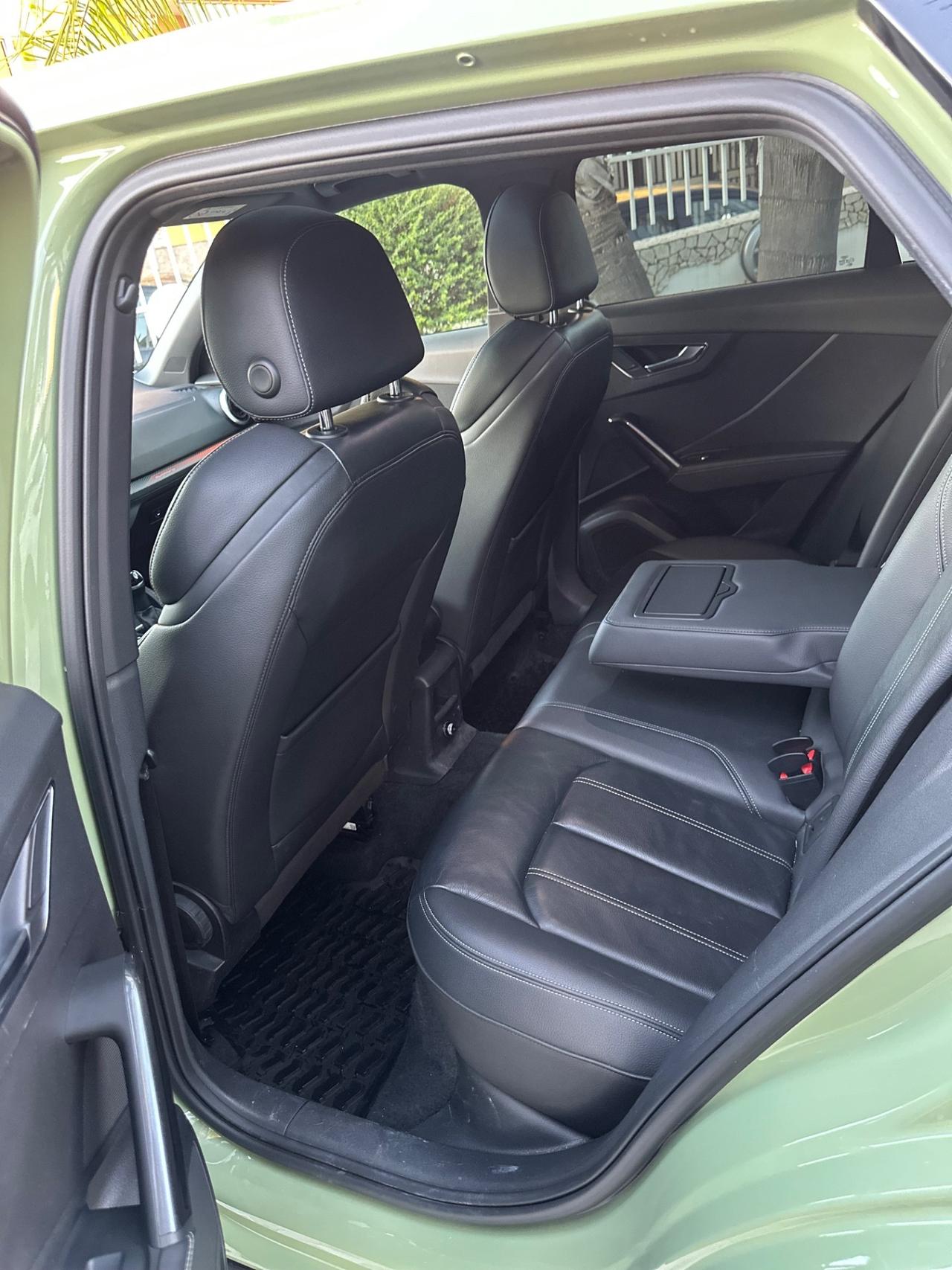 Audi Q2 35 TDI S tronic Identity Black