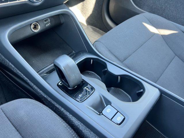 VOLVO XC40 T2 Geartronic Momentum Core