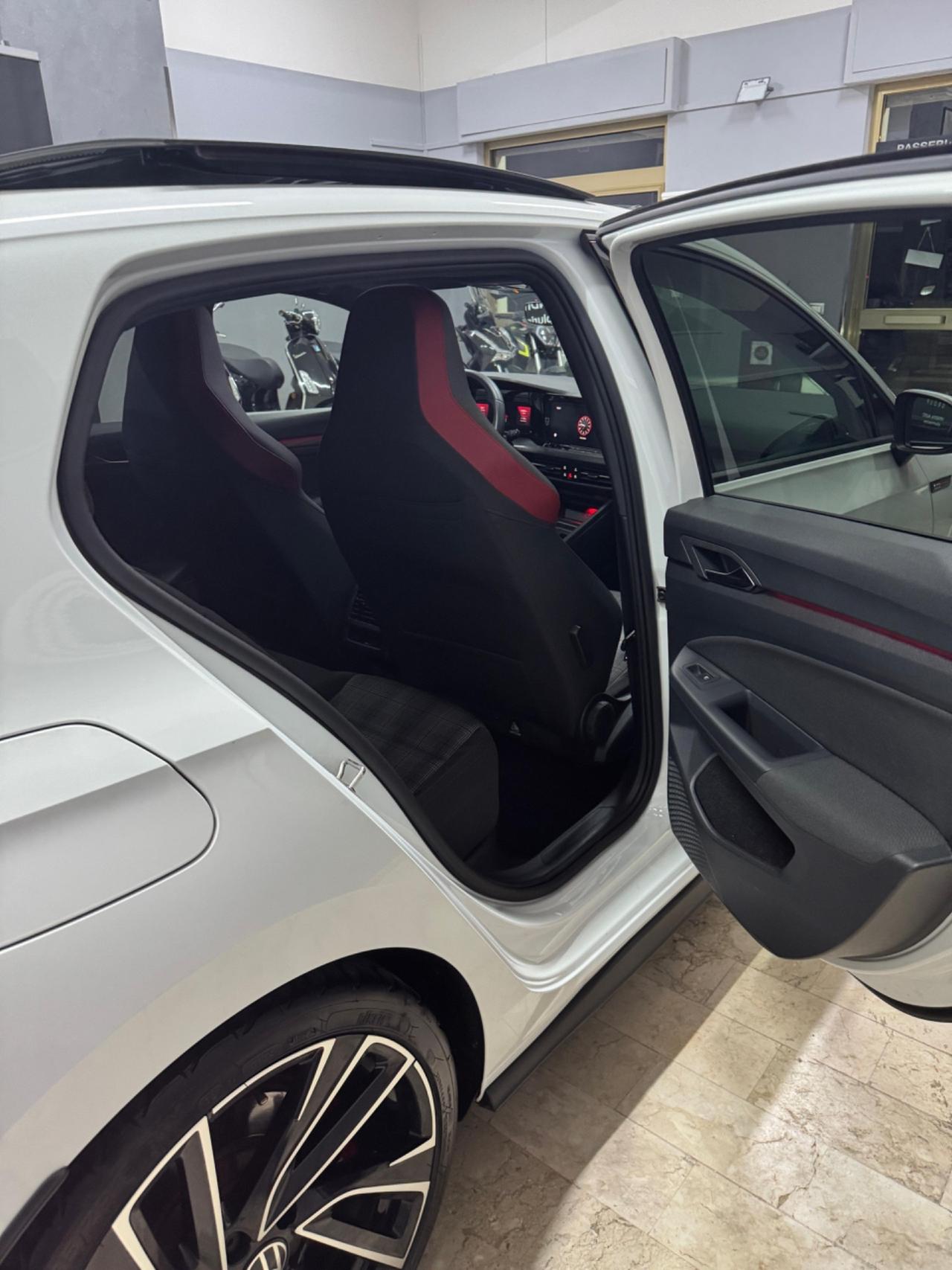 Volkswagen Golf GTI 2.0 TSI