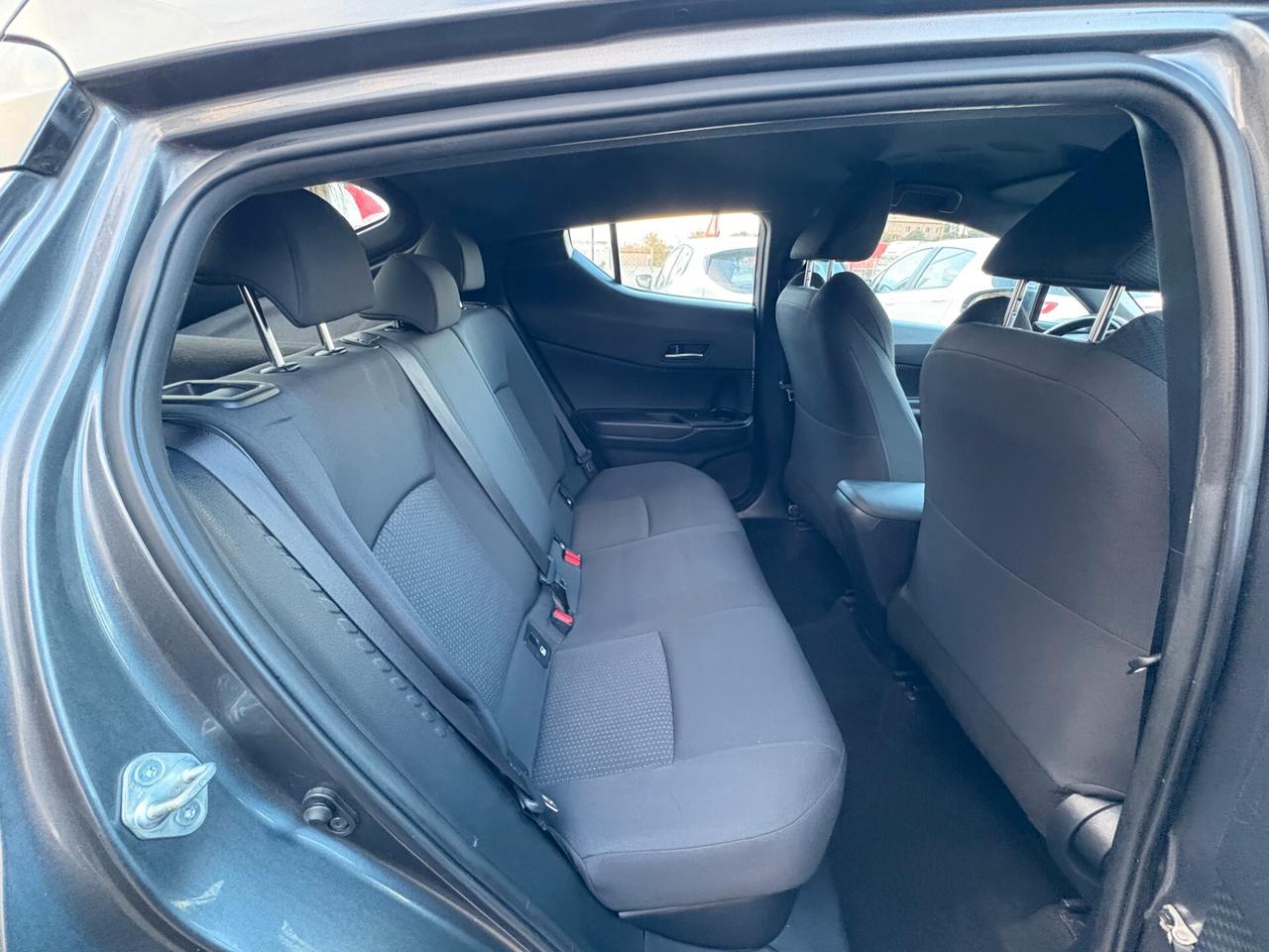 Toyota C-HR 1.8 Hybrid E-CVT Active