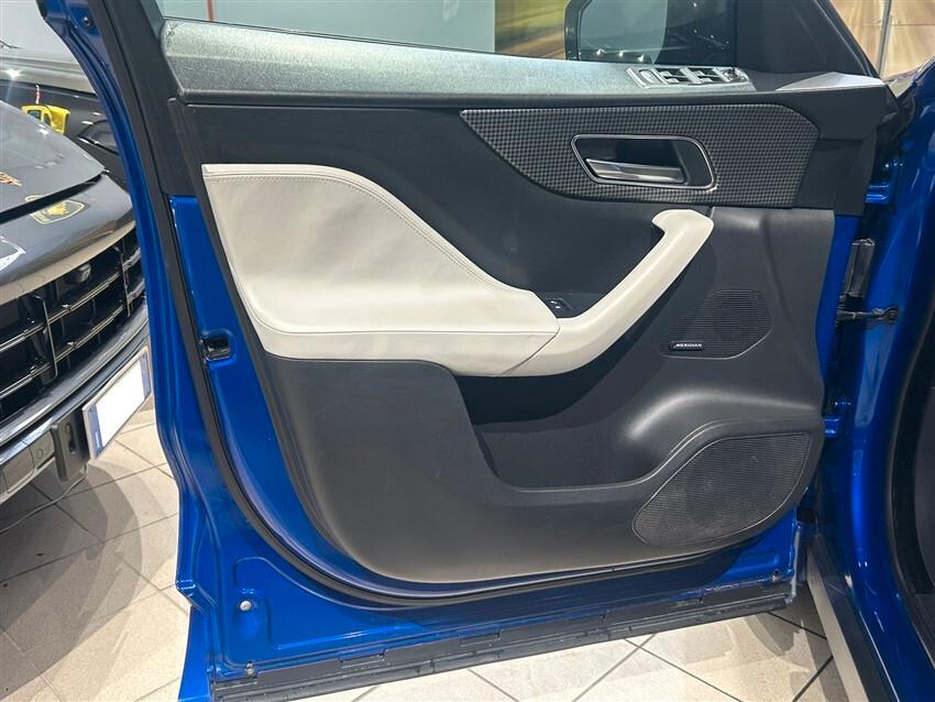 Jaguar F-Pace 3.0 D V6 300 CV AWD aut. S