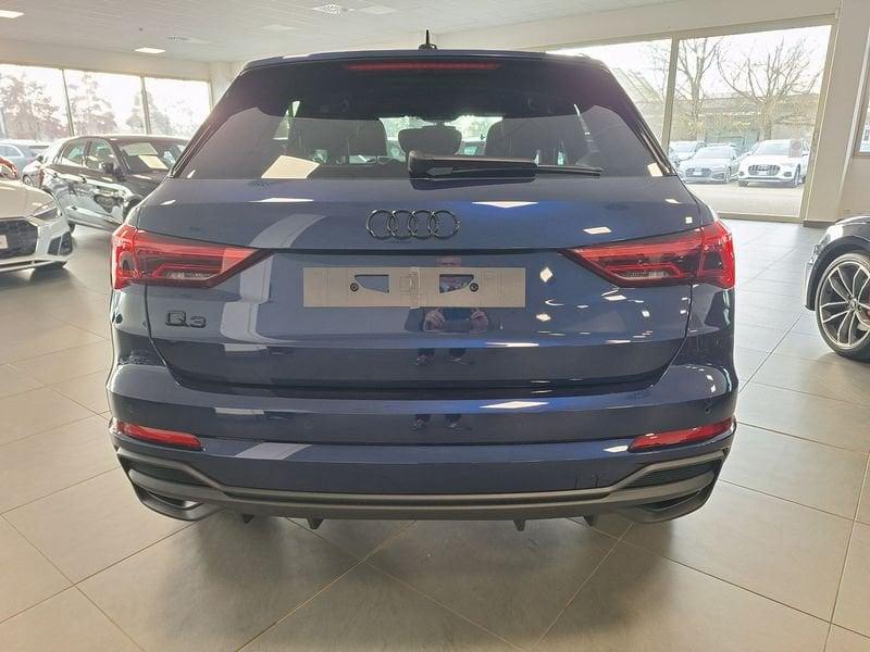 Audi Q3 45 TFSI e S tronic Identity Black