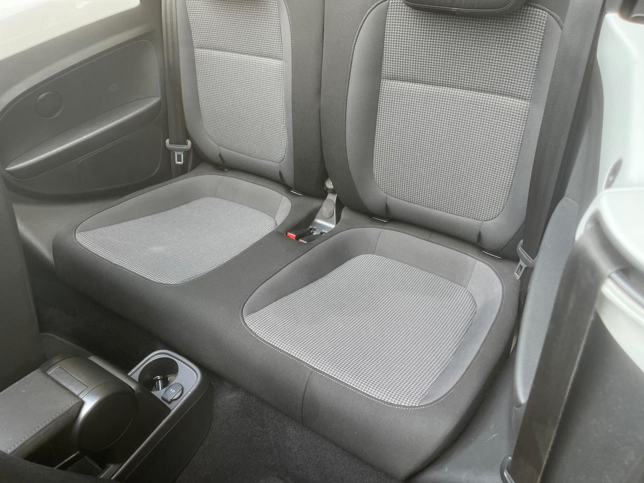 Volkswagen Maggiolino Cabrio 2.0 TDI Design BlueMotion Technology