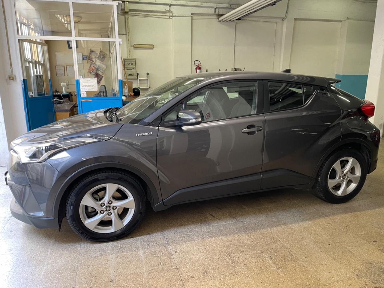 Toyota C-HR 1.8 Hybrid E-CVT Active