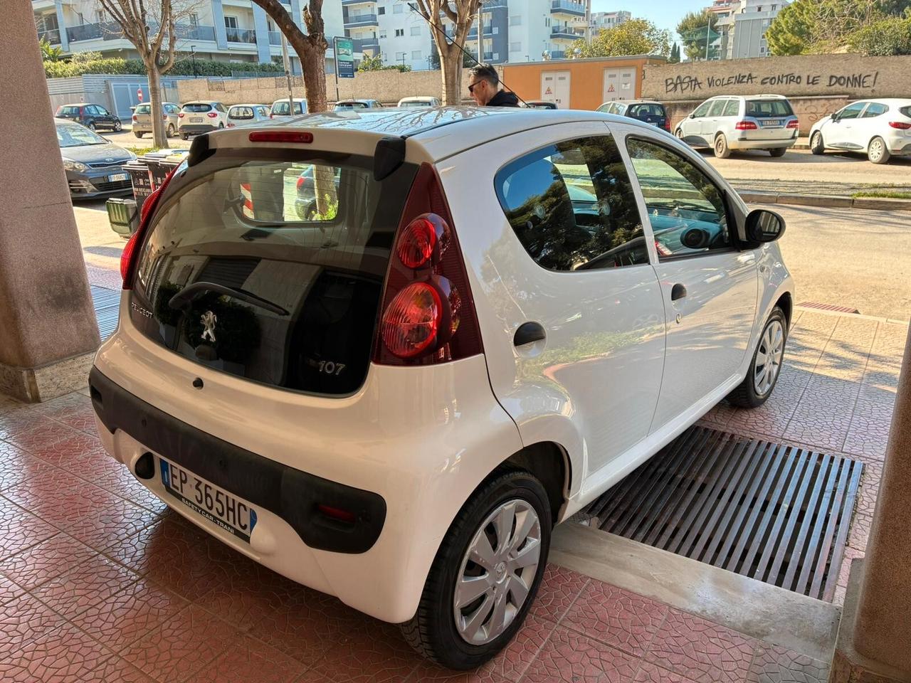 Peugeot 107 1.0 5p. perfetta garantita-2013