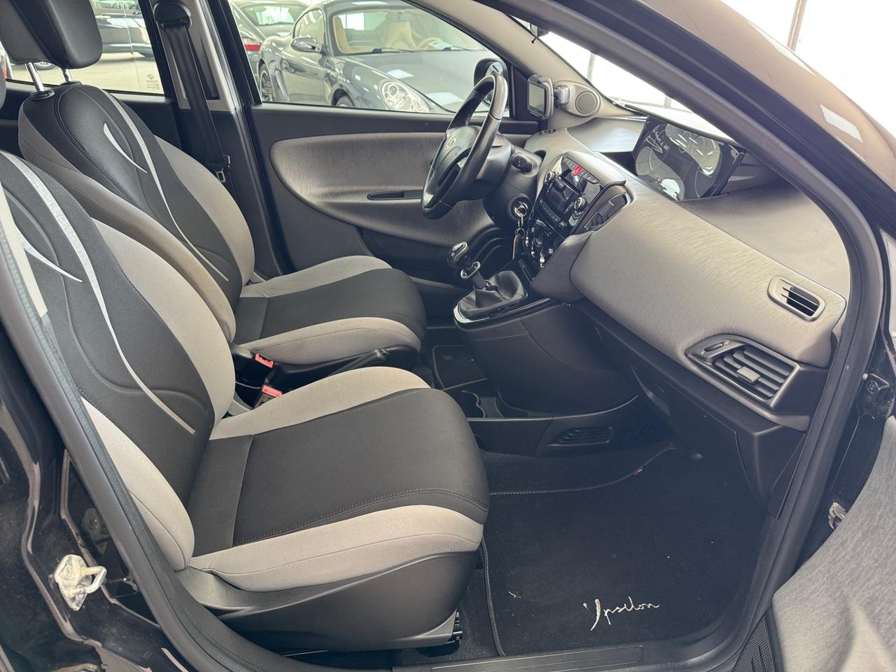 Lancia Ypsilon 0.9 TwinAir 85 CV 5 porte S&S Silver
