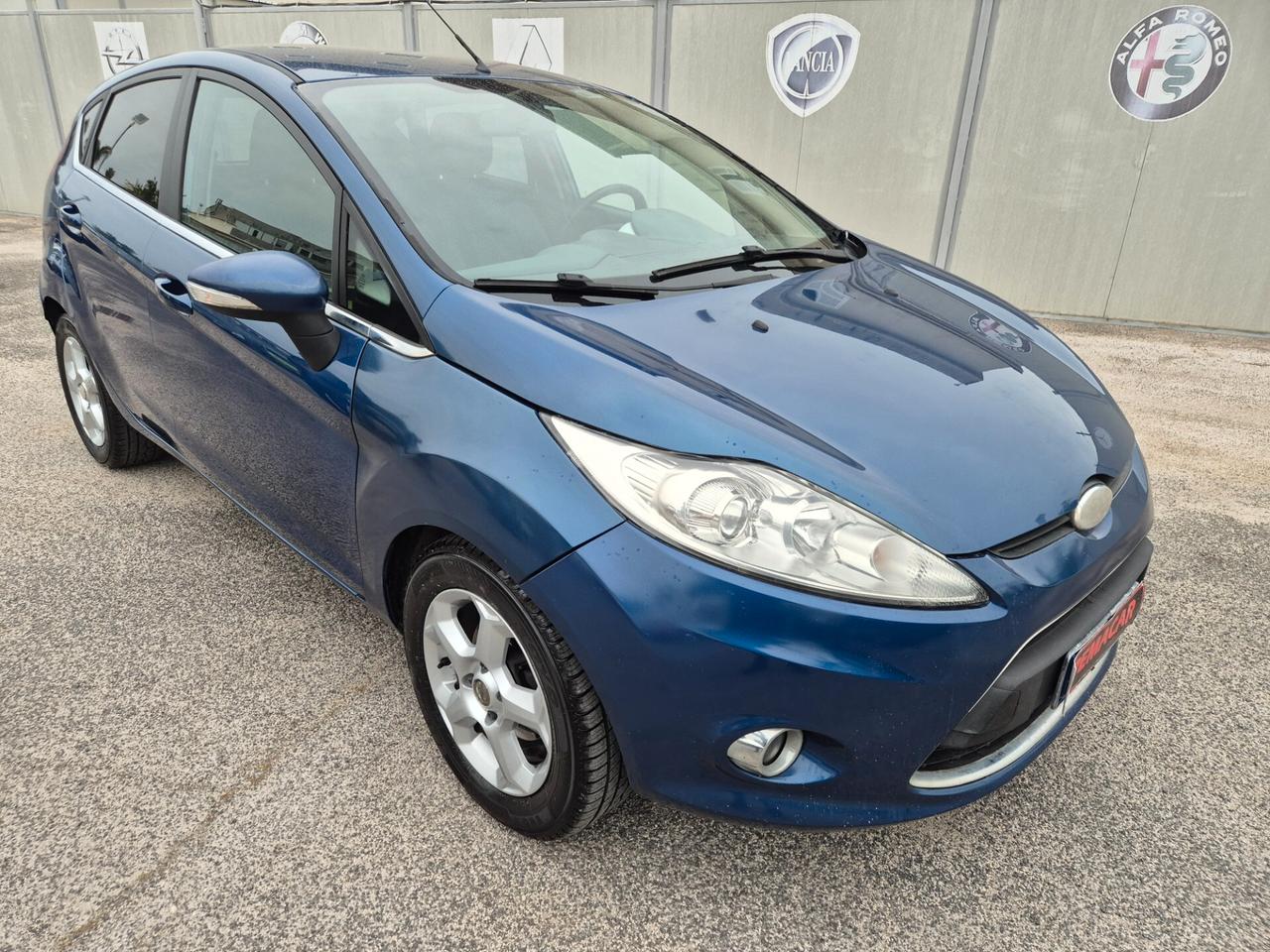 Ford Fiesta RESTAYLING 1.4 TDCi 5p. Titanium